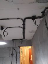 Монтаж кабеля вдоль потолка